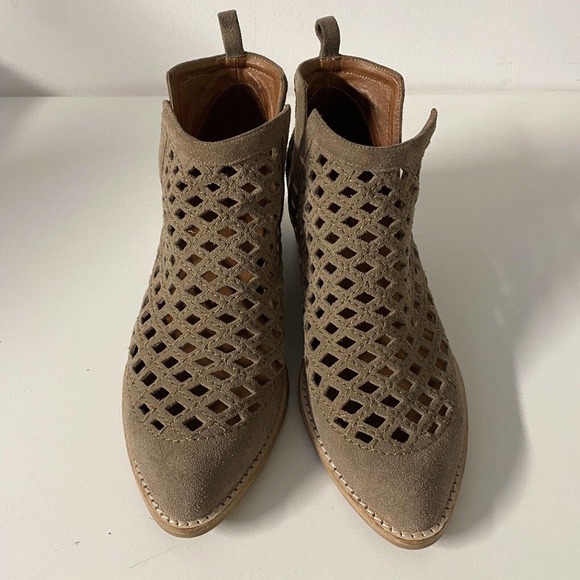 Jeffrey Campbell Taggart Boot Bootie Suede Beige Taupe Cut Out Pointed W… - Picture 3 of 9